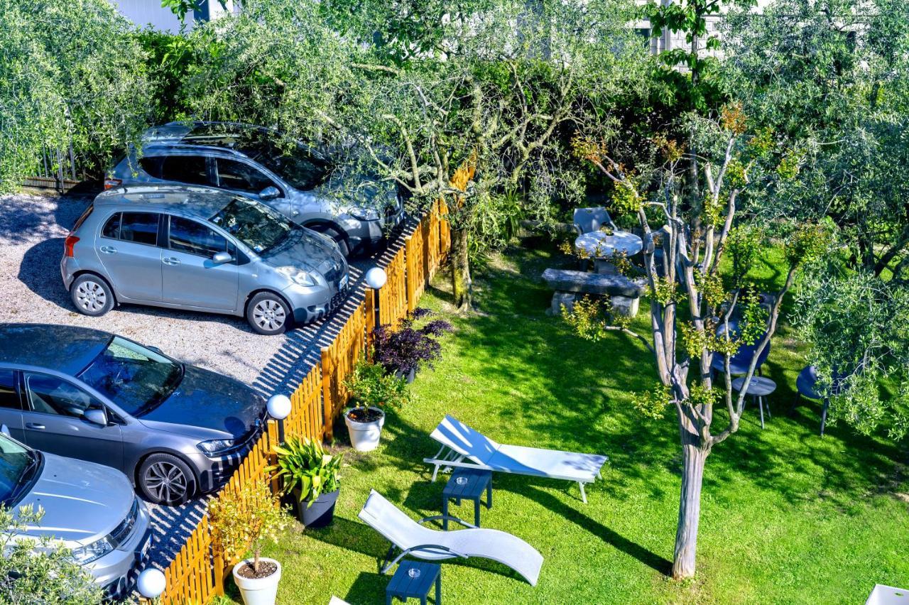 טורבולה Nirvana Apartments מראה חיצוני תמונה